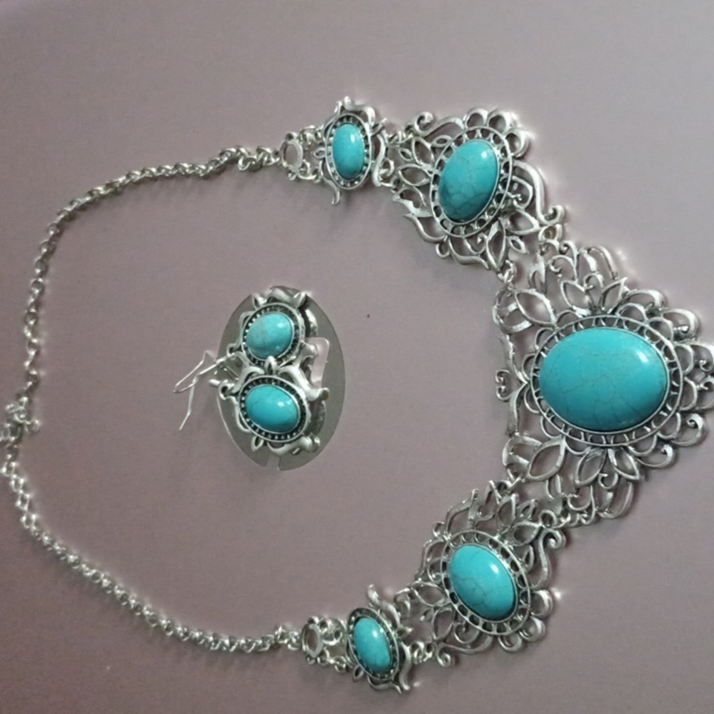 Necklace/earrings